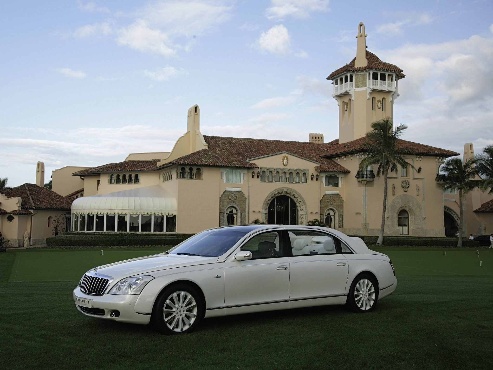 Spark 1/43 Scale - S1029 Maybach Landaulet 2007 white