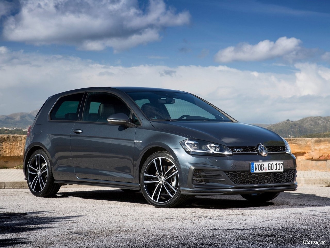 Volkswagen présente des mises à jour pour le Golf GTD et Golf Variant.