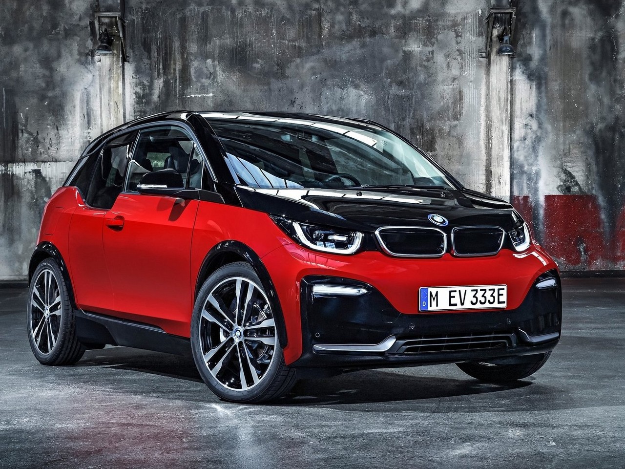 BMW i3 et I3S 2018 avec moteur plus puissant et plus rapide a recharger.
