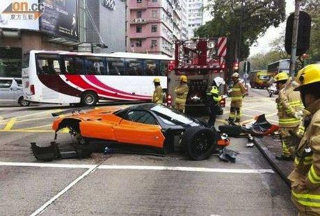 Pagani Zonda F wrecked in Hong Kong