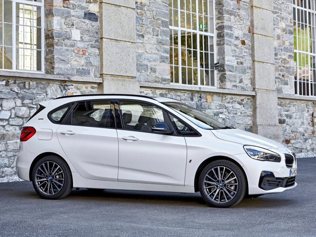 vu de coté BMW 225xe iPerformance 2019