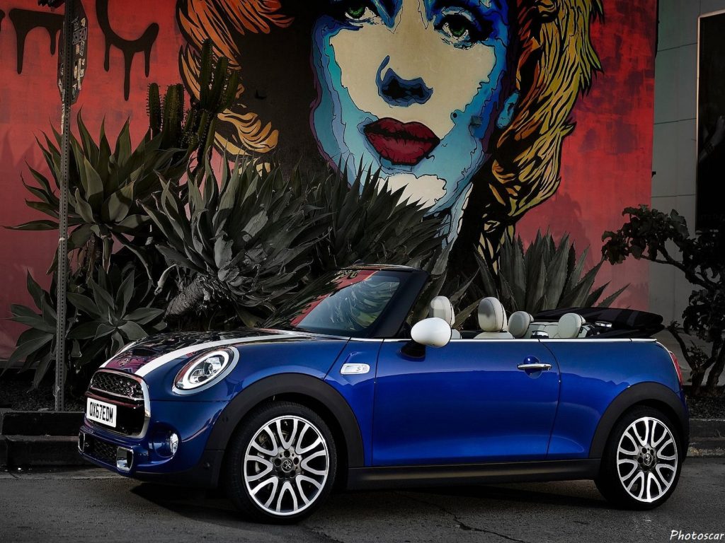 Mini Cooper S Convertible 2019 vu de coté