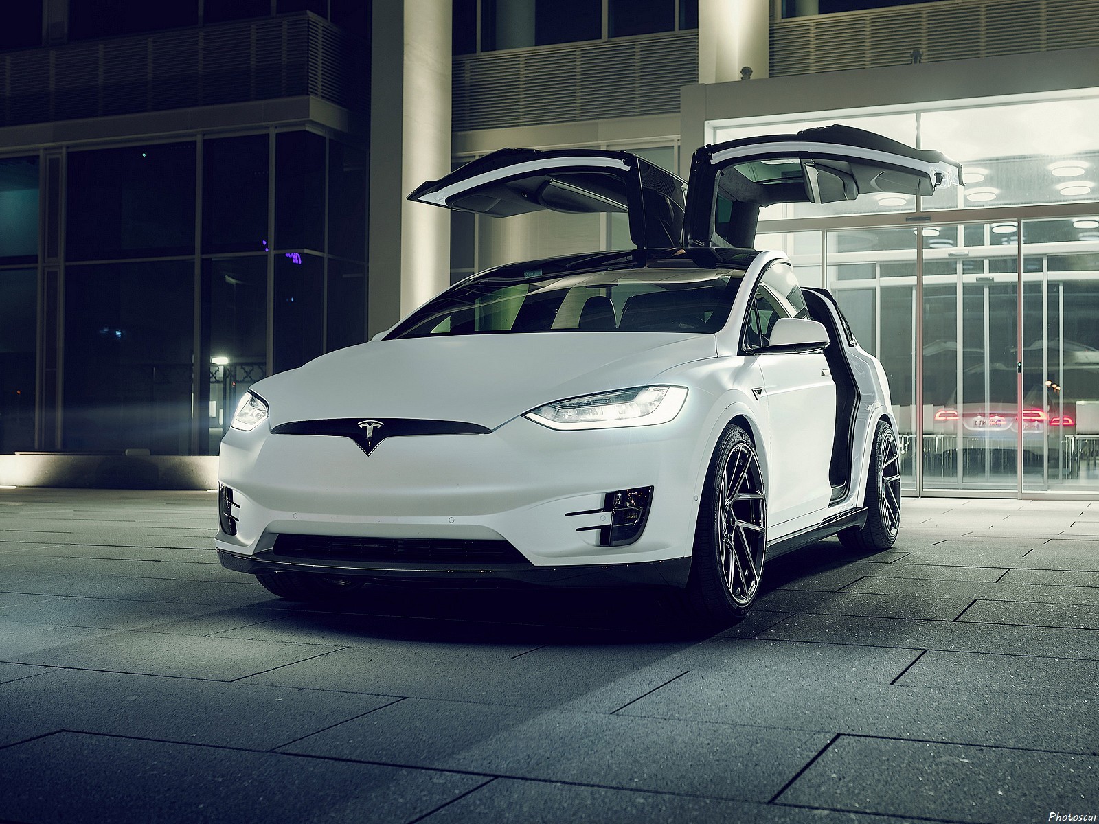 Tesla x 2017
