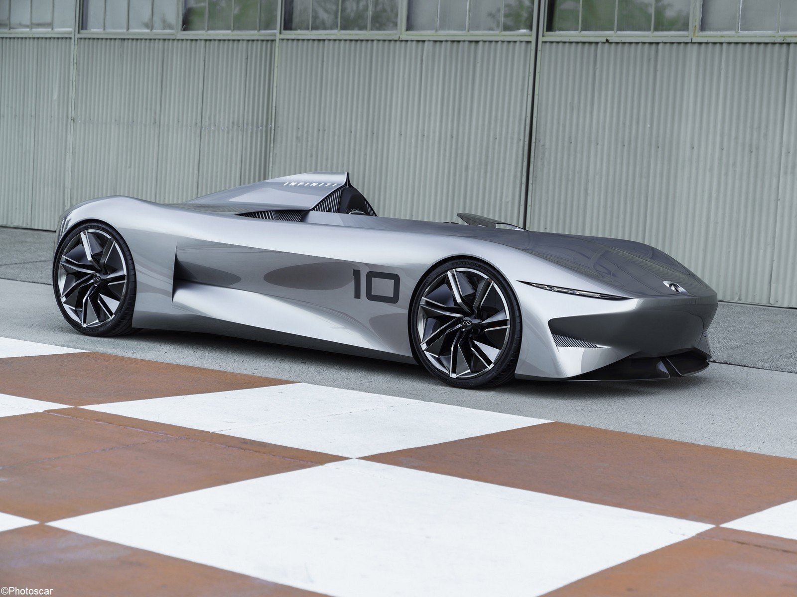 Le concept Infiniti Prototype 10 2018 réinvente le speedster classique.
