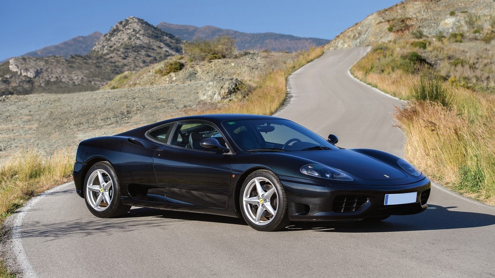 Ferrari 360 – La supercar a des lignes pures et tout en aluminium.