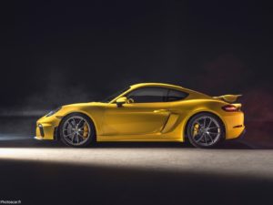 Porsche_718_Cayman_GT4 2020
