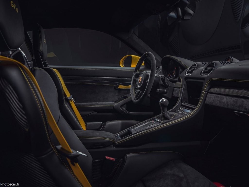 Porsche_718_Cayman_GT4 2020