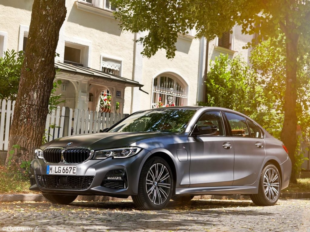 BMW 330e Sedan 2019