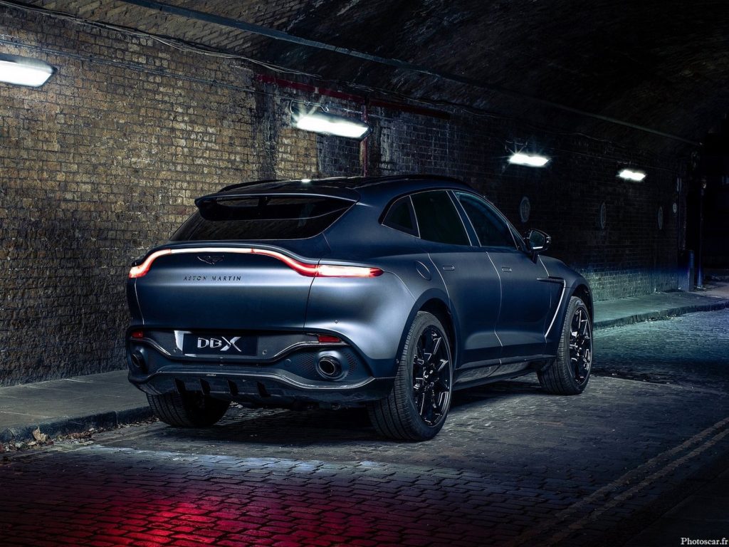 Aston Martin DBX by Q 2021