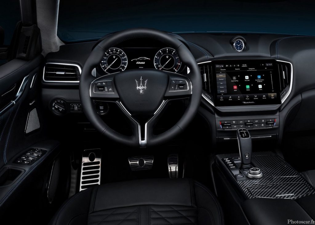 Maserati Ghibli Hybrid 2021