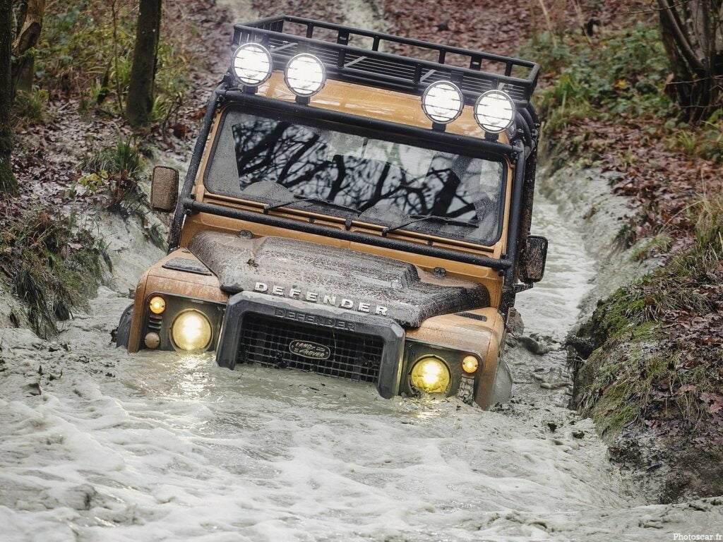 Land Rover Defender Works V8 Trophy 2021