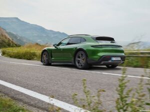 Porsche Taycan Turbo S Cross Turismo 2022