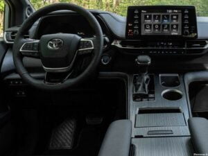 Toyota Sienna Woodland Edition 2022