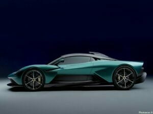 Aston Martin Valhalla 2022
