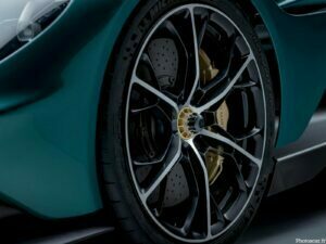 Aston Martin Valhalla 2022