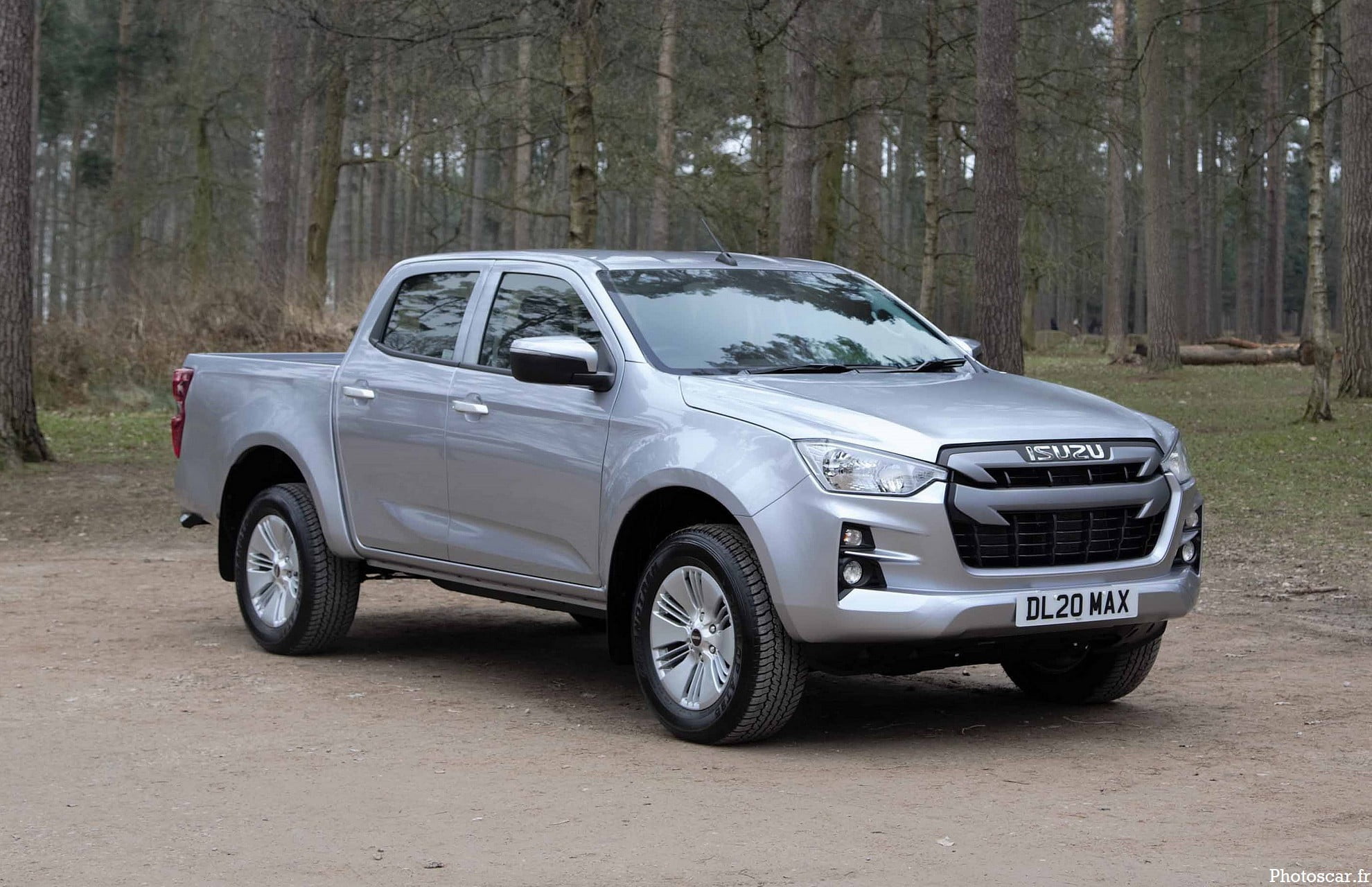Isuzu пикап 2022