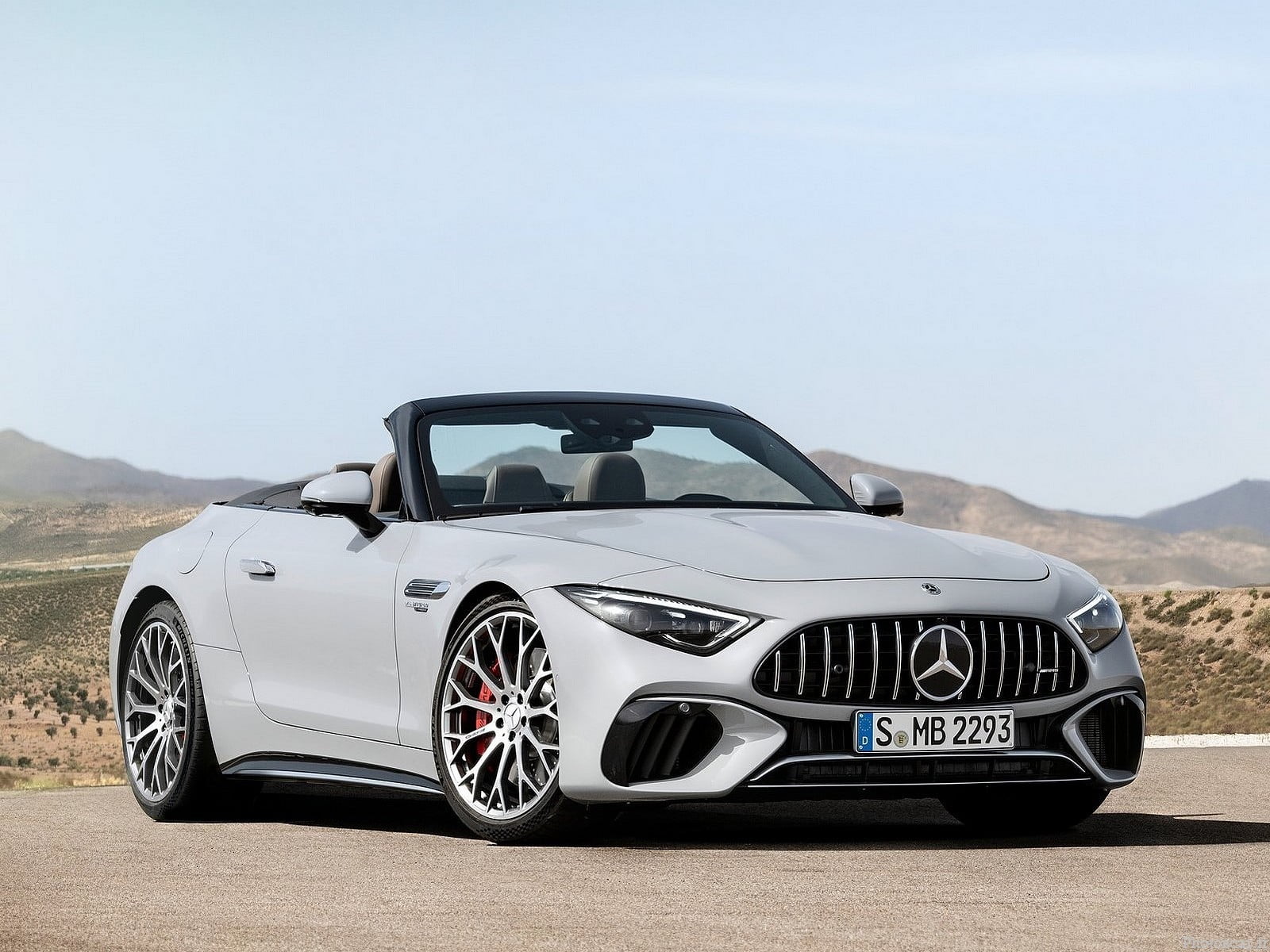 La toute nouvelle Mercedes AMG SL 2022 revient à ses racines sportives