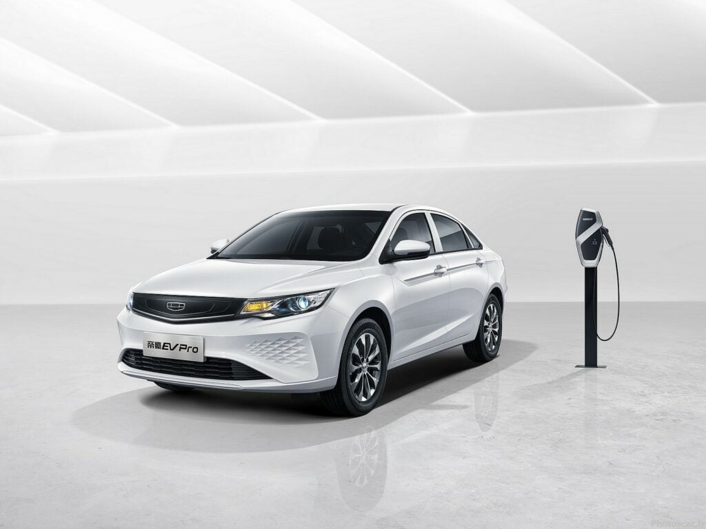 Geely Emgrand EV Pro 2021 Une berline purement électrique