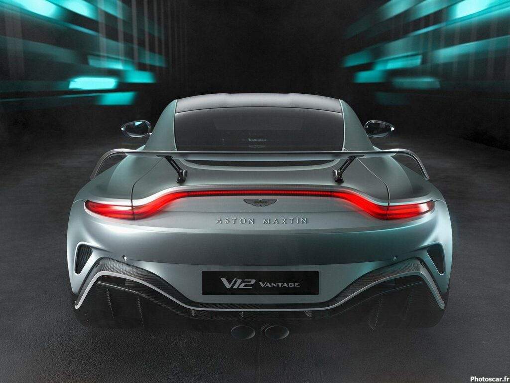 Aston Martin V12 Vantage 2023