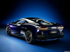 2022 McLaren GT Neon Spectrum par MSO
