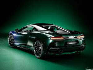 2022 McLaren GT Neon Spectrum par MSO