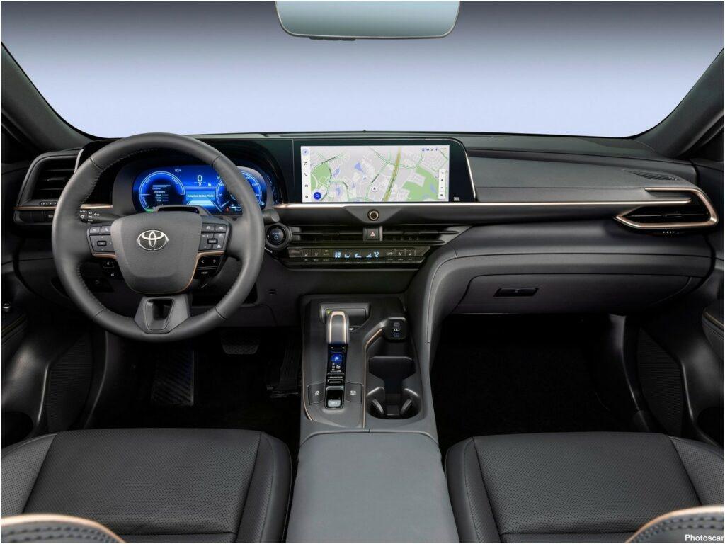 Toyota Crown 2023