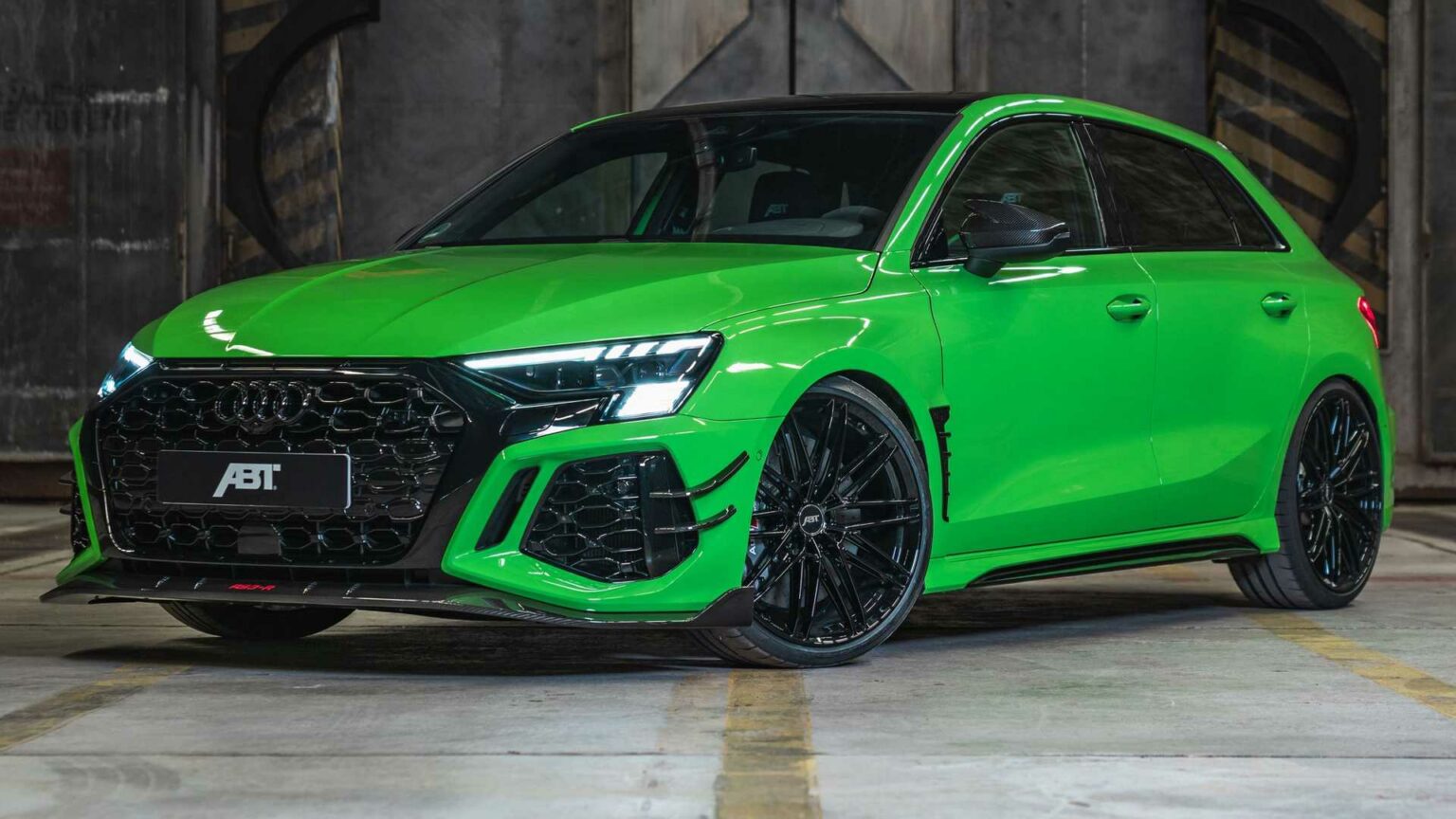 ABT Audi RS3R 2022 500 ch et un kit aérodynamique pointu