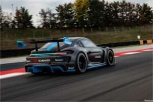 2022 Porsche GT4 E-Performance