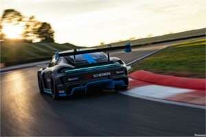 2022 Porsche GT4 E-Performance