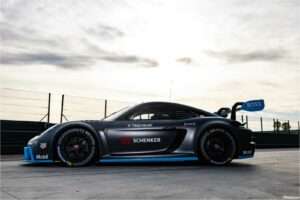 2022 Porsche GT4 E-Performance