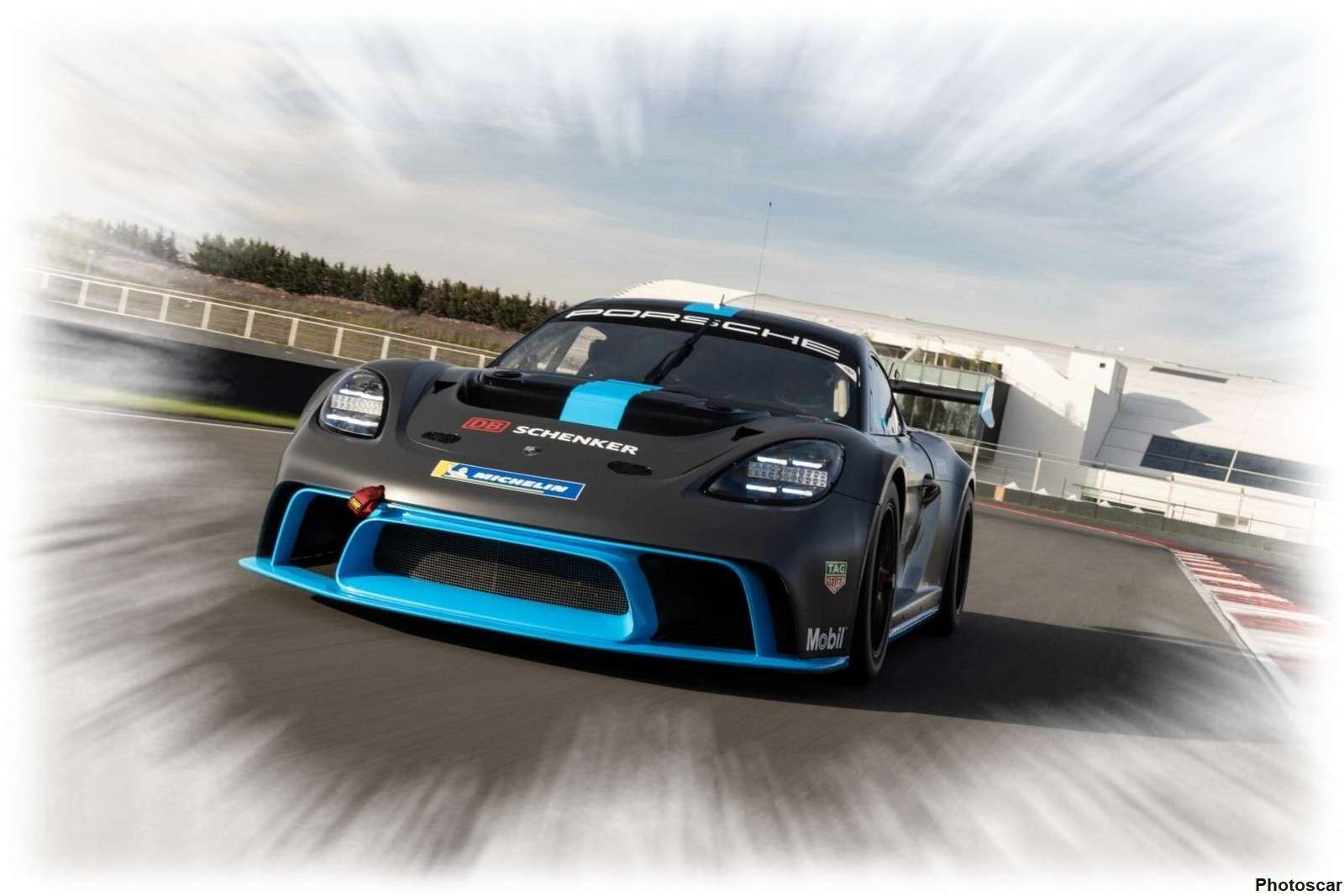 2022 Porsche GT4 E-Performance