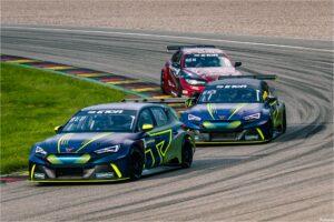 2022 FIA ETCR Sachsenring Saturday Fast QF1 10 Tom Blomqvist-1 Mattias Ekstroem-25 Giovanni Venturini_24