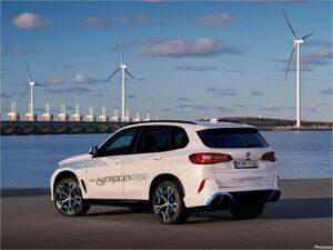 BMW iX5 Hydrogen Concept 2023