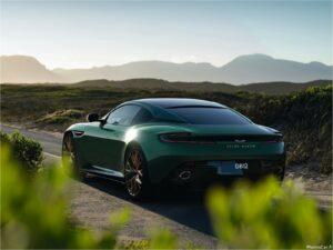 Aston Martin DB12 2024