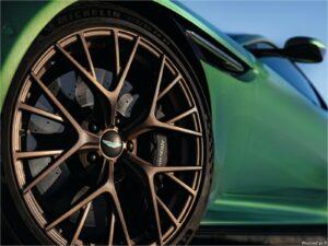 Aston Martin DB12 2024