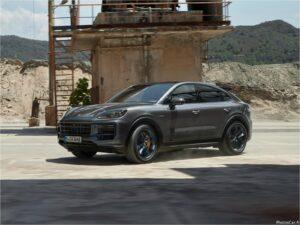 Porsche Cayenne Turbo E-Hybrid Coupe with GT Package 2024