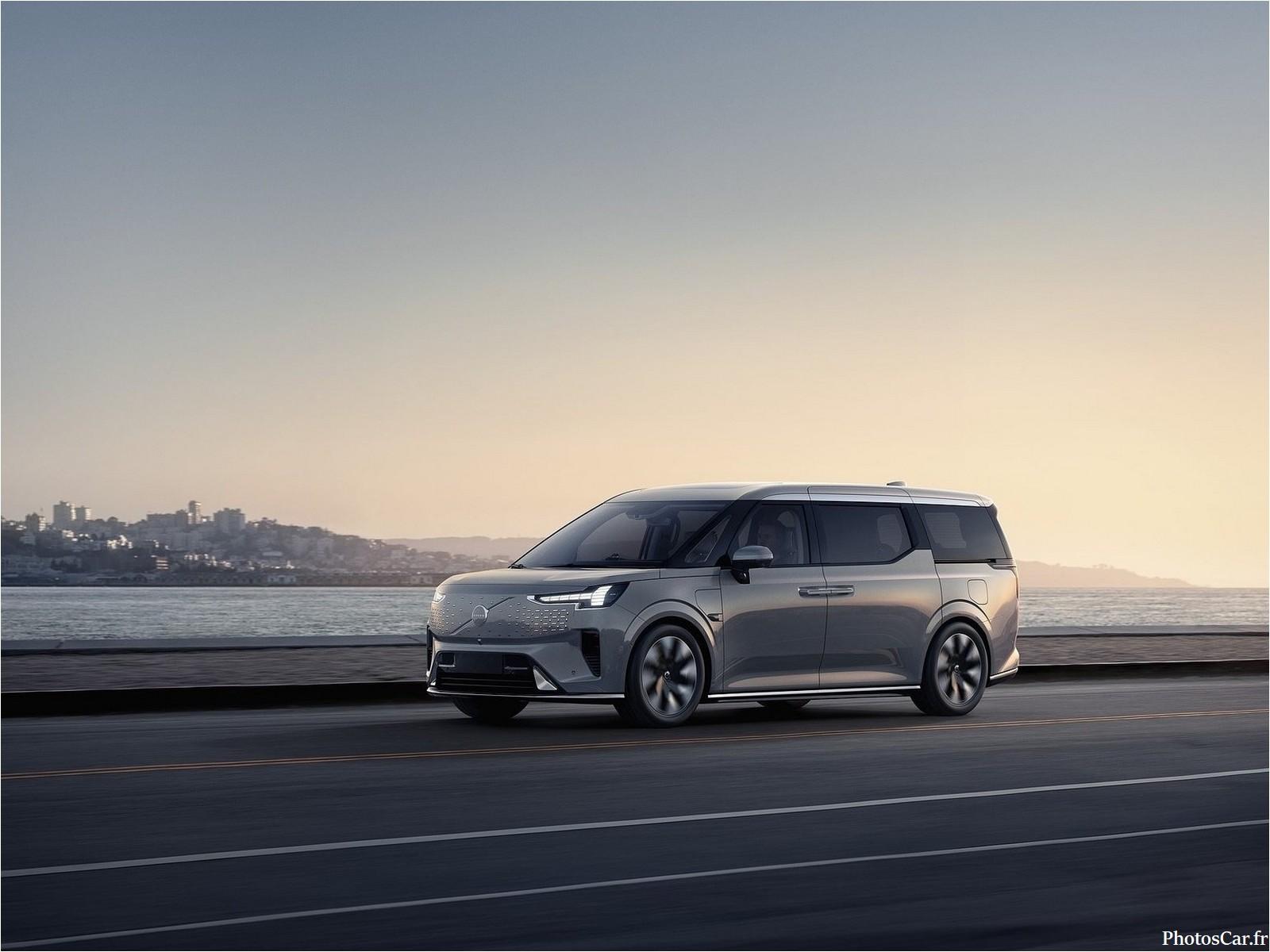 Volvo EM90 2024