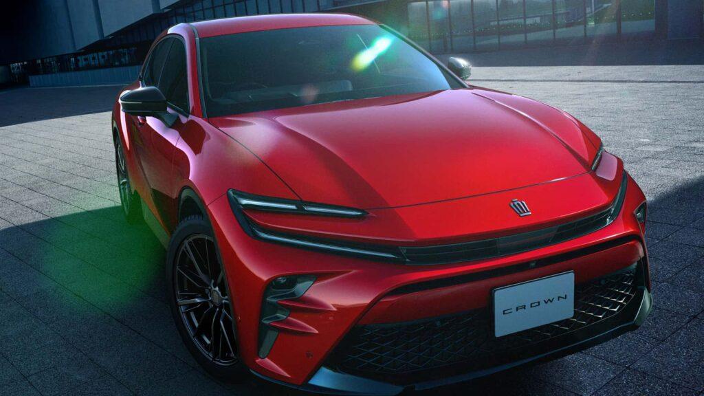 Toyota Crown Sport PHEV 2024