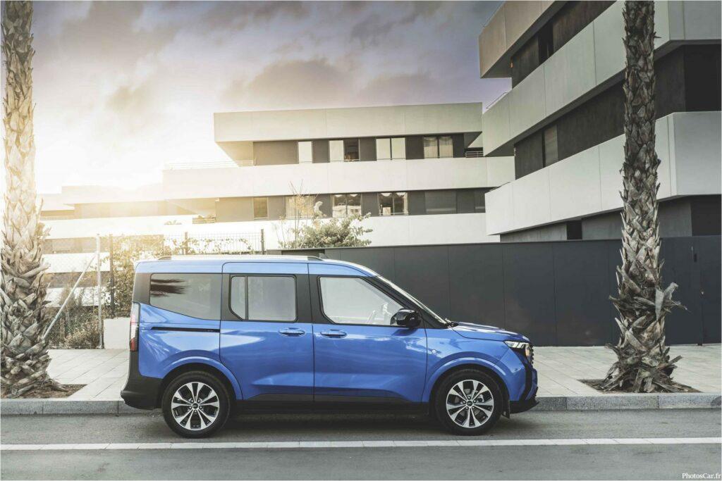 Ford Tourneo Courier Titanium 2024