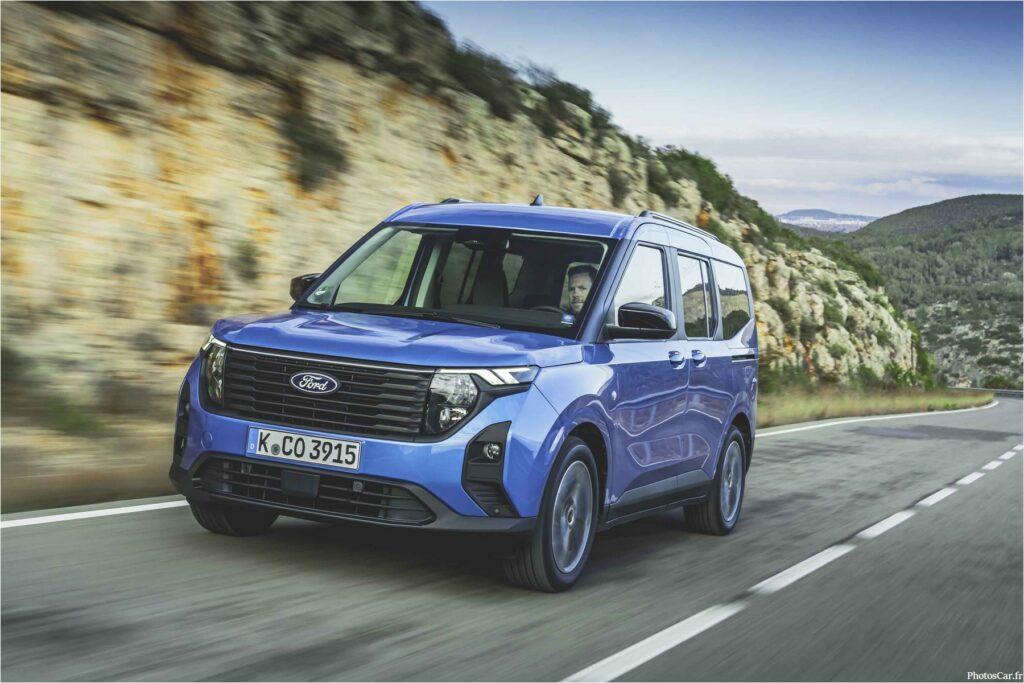 Ford Tourneo Courier Titanium 2024