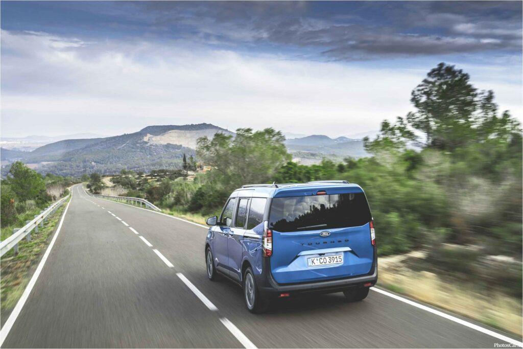 Ford Tourneo Courier Titanium 2024