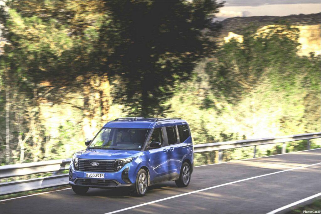 Ford Tourneo Courier Titanium 2024