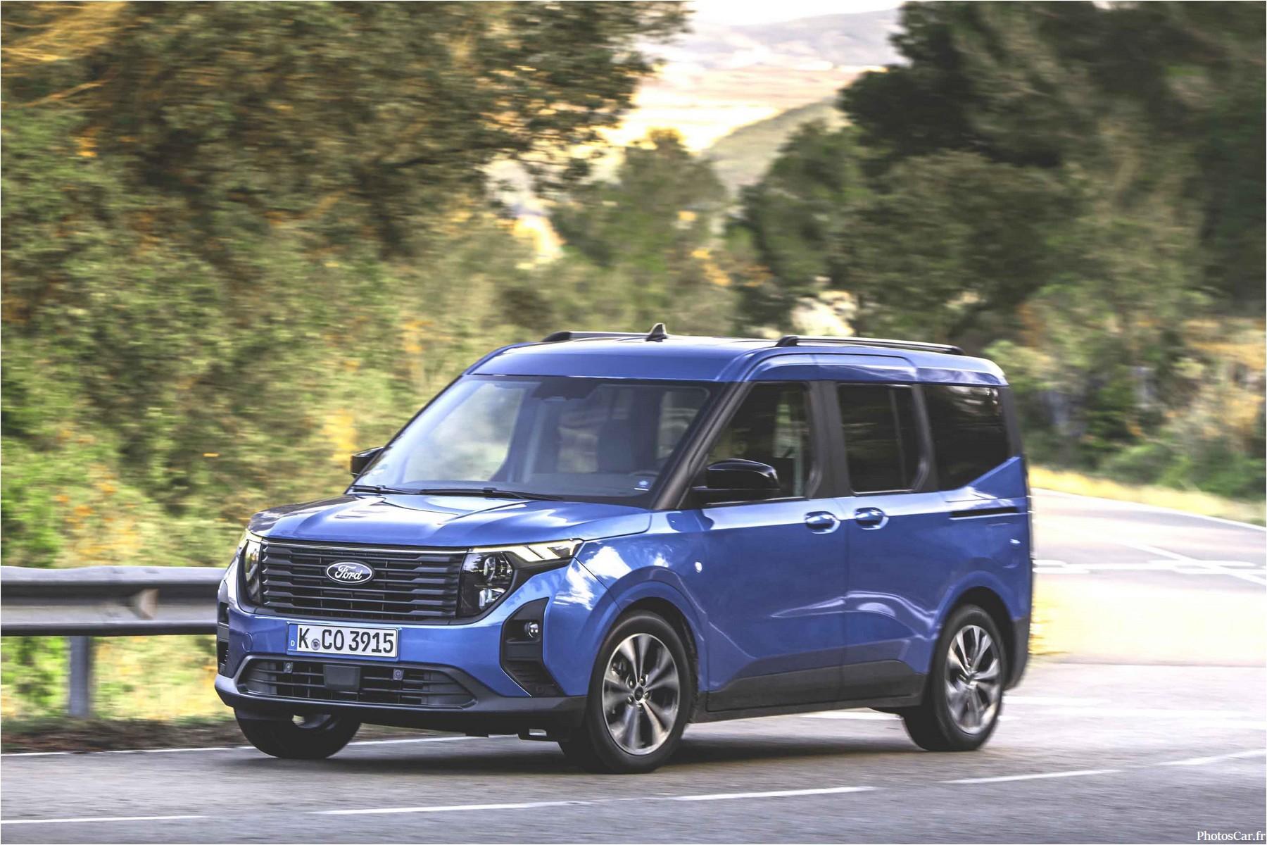 Ford Tourneo Courier Titanium 2024