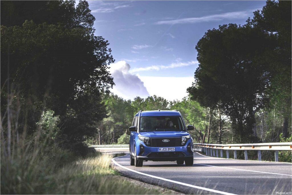 Ford Tourneo Courier Titanium 2024