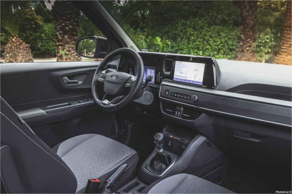 Ford Tourneo Courier Titanium 2024