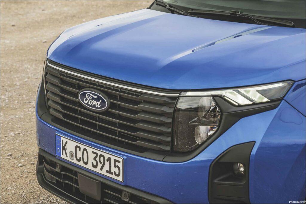 Ford Tourneo Courier Titanium 2024