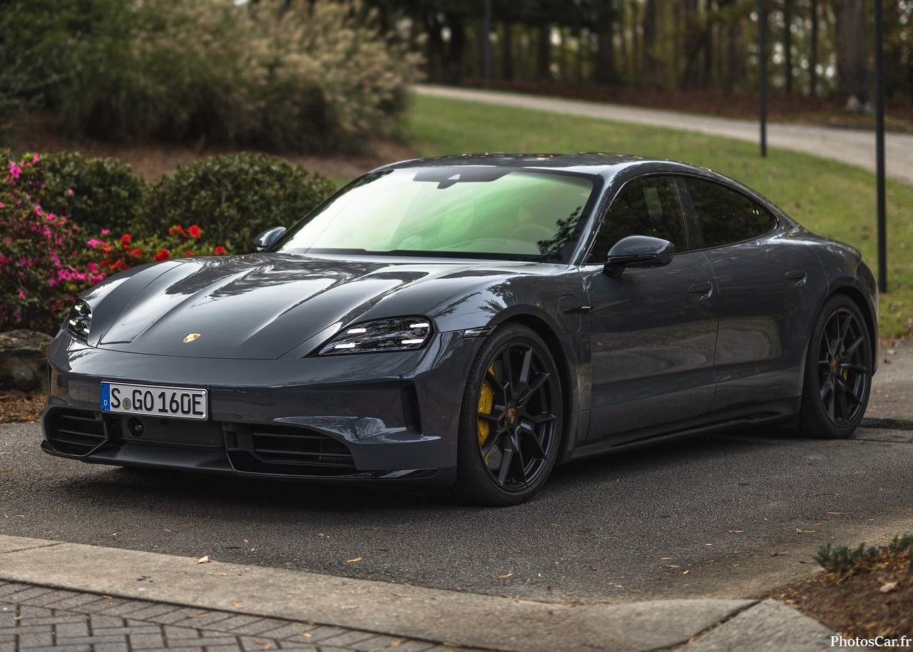 Porsche Taycan GTS 2025