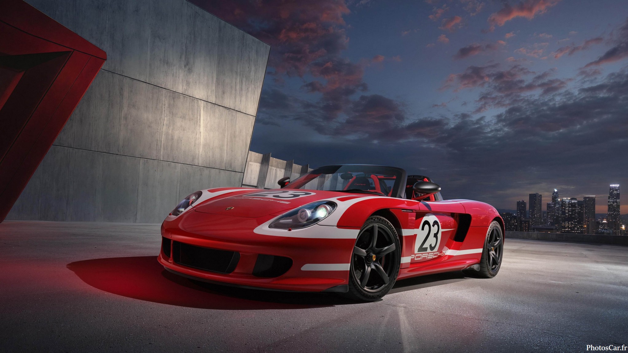 La légende Porsche Carrera GT s'habille en rouge