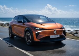 Silhouette profil du concept-car Renault R-Space Lab 2026 orange cuivrée avec toit vitré panoramique